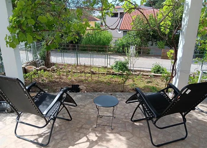 Babaloo Gornji Karin